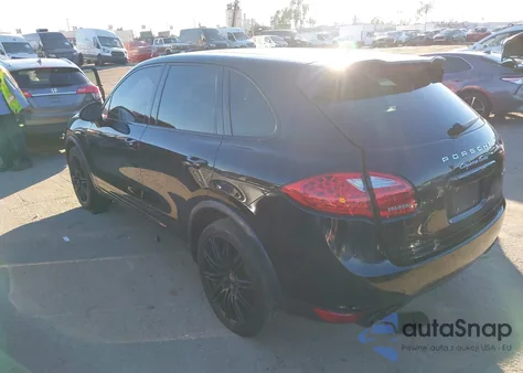 2013 Porsche Cayenne Turbo z USA, uszkodzony, nr VIN WP1AC2A28DLA90993